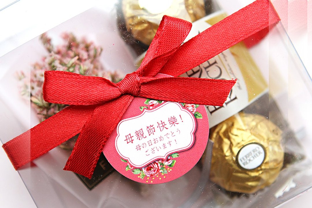 母亲节礼物-金莎巧克力3颗入+迷你干燥花束母亲节快乐(透明方盒) - 干燥花/捧花 - 新鲜食材 多色