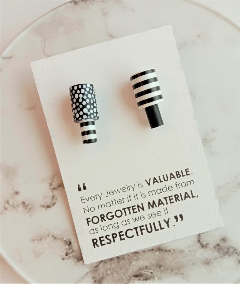 耳环_经典黑白设计_中型纸鼓珠_CONNETTERE同系列可换搭 - 耳环/耳夹 - 纸 白色