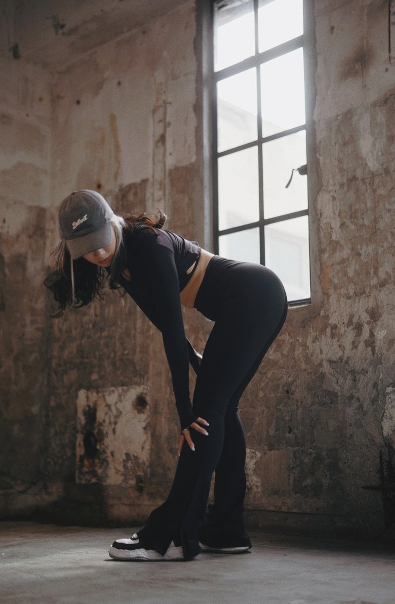 【V形腰线】翘臀弹性紧身裤/瑜珈裤/运动裤 - 喇叭款 - 女装内搭/紧身裤 - 其他人造纤维 黑色