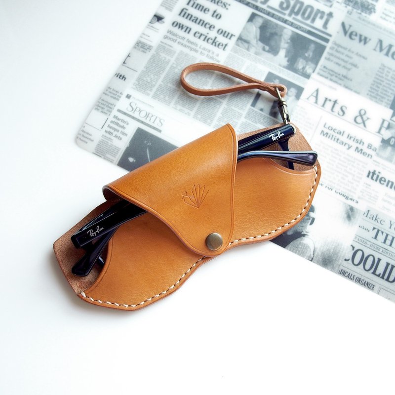 手工薄眼镜盒真正的植鞣皮革，带有姓名印章。 - 眼镜盒/眼镜布 - 真皮 咖啡色