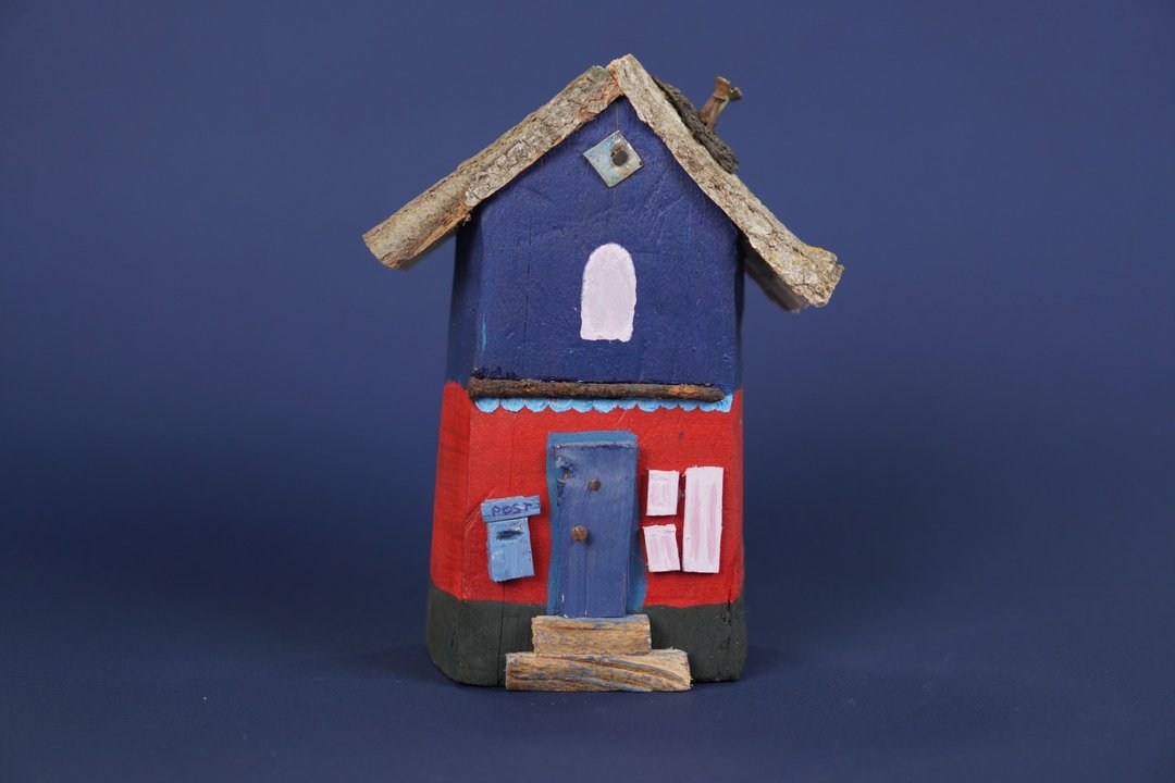 Wood house 'from my lovely book' - 其他家具 - 木头 红色
