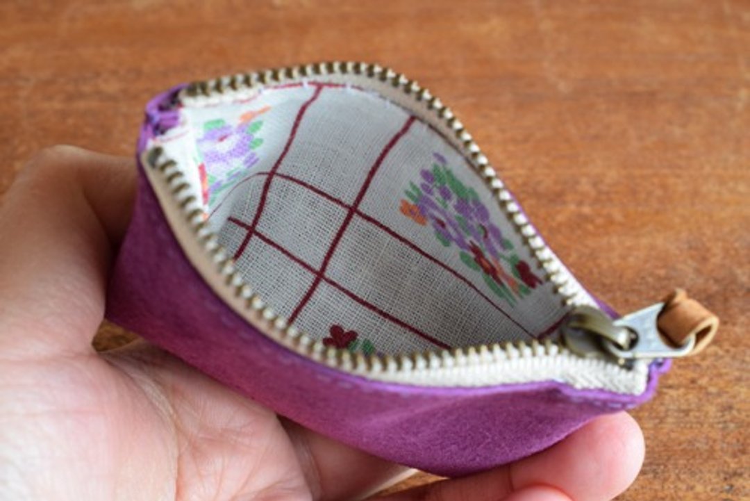 Cute patterned pouch inside S purple - 化妆包/杂物包 - 真皮 