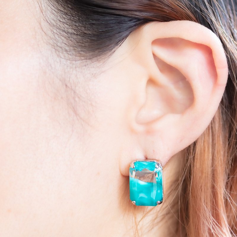 Shamrock stud earrings - 耳环/耳夹 - 玻璃 绿色