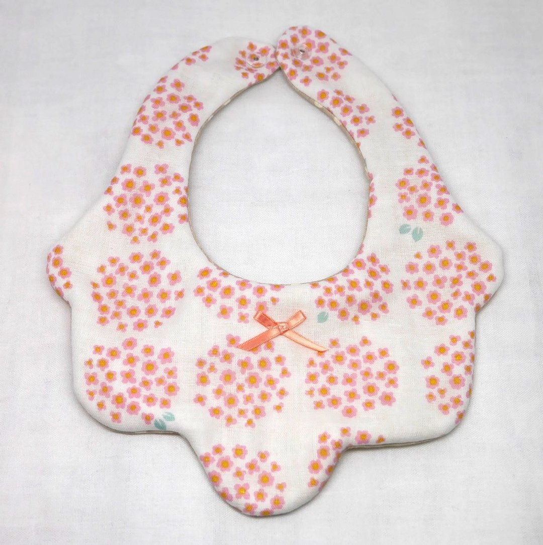 Japanese Handmade 8-layer-gauze Baby Bib/ flower - 围嘴/口水巾 - 棉 白色
