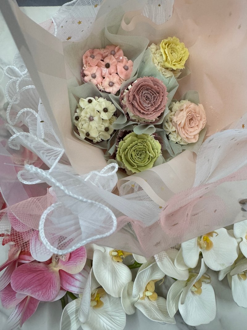 AY baker 限时 免费花束包装 韩式裱花杯子蛋糕 cupcake - 蛋糕/甜点 - 新鲜食材 白色