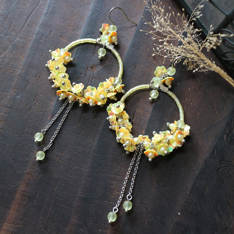 黄色亮片花朵不锈钢半角花圈大耳环 耳针 耳夹 - 耳环/耳夹 - 其他金属 黄色