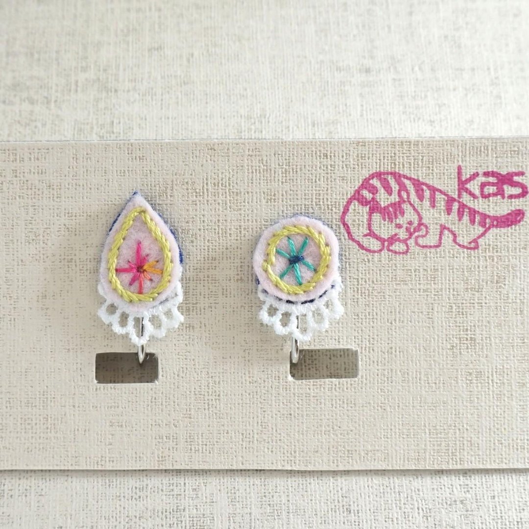 Hand embroidery earring"Spring color drop,circle1" - 耳环/耳夹 - 绣线 粉红色