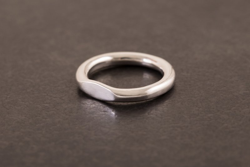 单目眼 纯银戒指 An Eye Ring - 戒指 - 纯银 银色
