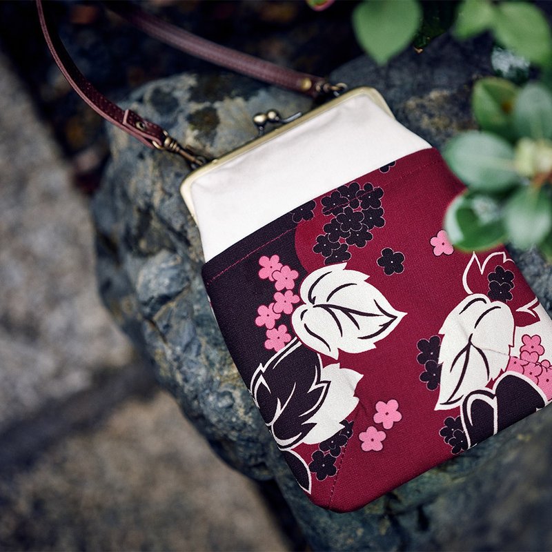 Vertical Pochette Clasp Tsukazura [Made in Japan] - 侧背包/斜挎包 - 棉．麻 蓝色