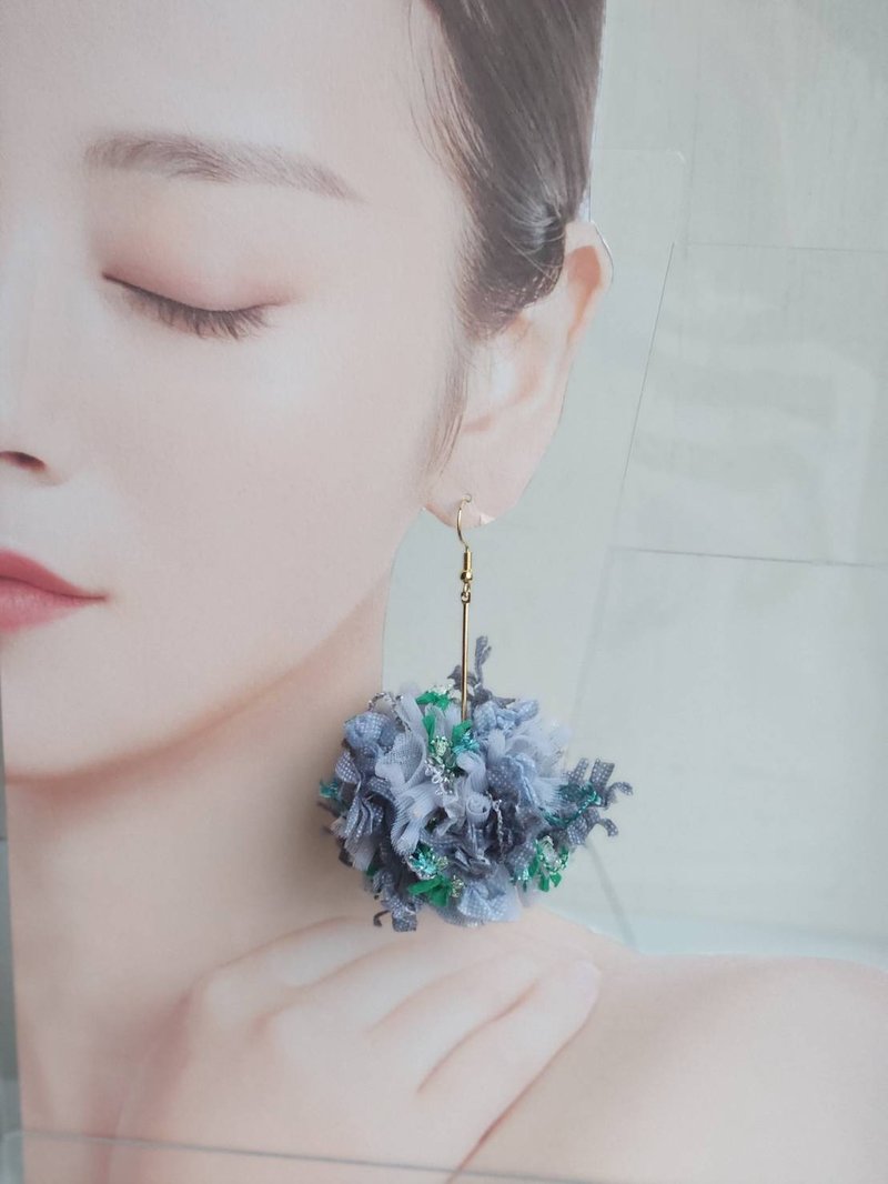 长垂坠线圈耳环 cotton candy - 耳环/耳夹 - 其他人造纤维 灰色