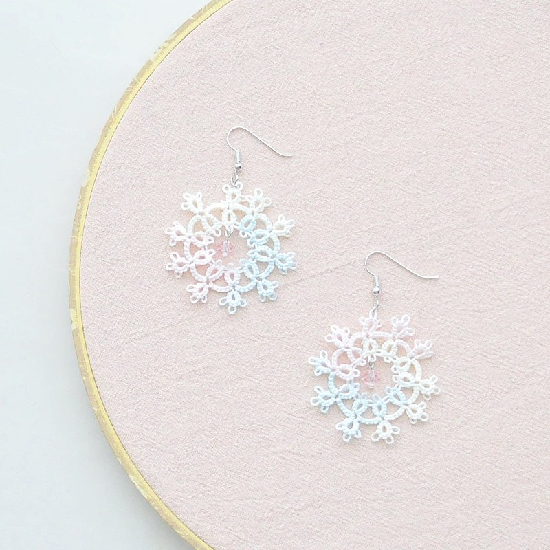 【订制】手编雪花 耳环 粉彩黄红绿 Tatting Snowflake Earrings - 耳环/耳夹 - 绣线 多色