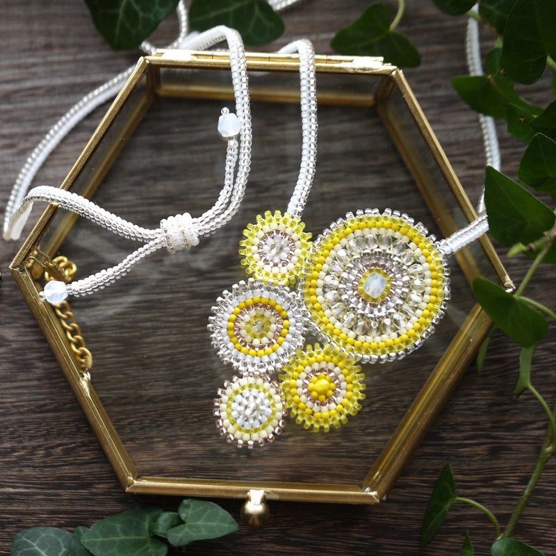 阿拉伯式花纹-蛋奶色长串珠项链- - 项链 - 玻璃 黄色