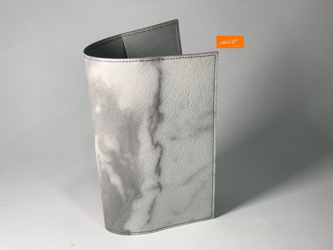 书套(不含内页) size:21x13x1cm.(合起来尺寸).银狐白大理石配皮 - 书衣/书套 - 真皮 