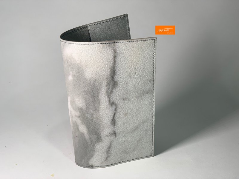 书套(不含内页) size:21x13x1cm.(合起来尺寸).银狐白大理石配皮 - 书衣/书套 - 真皮 