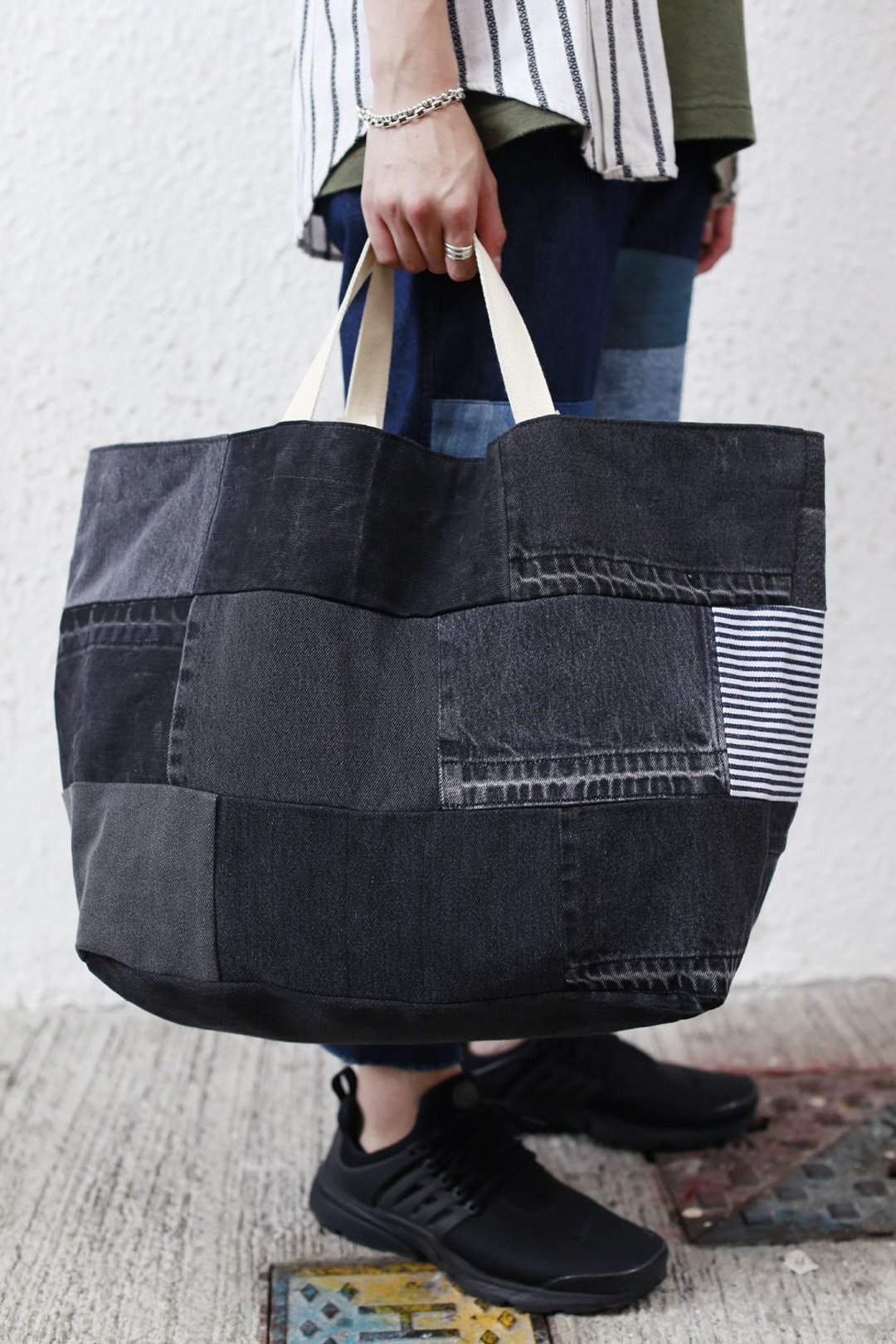 Patchwork Black Denim Tote Bag 黑色牛仔拼布大袋 - 手提包/手提袋 - 棉 