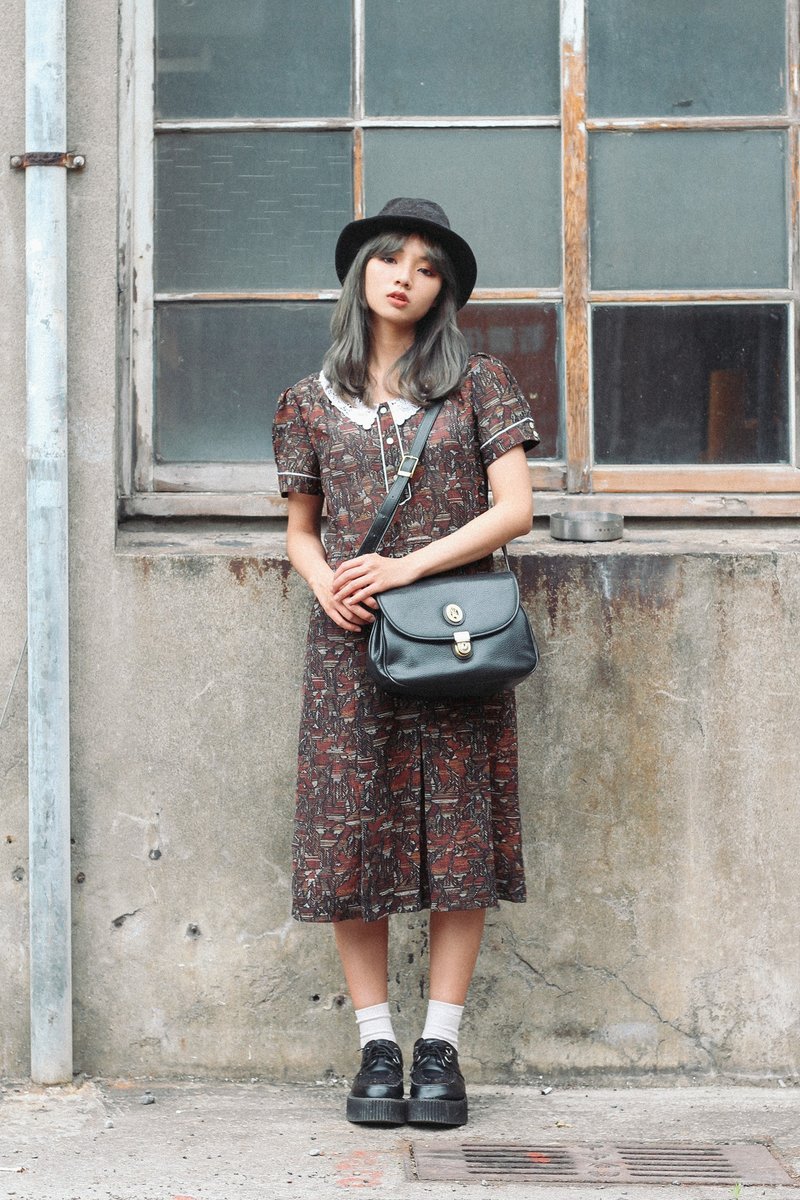 蕾丝领几何图腾大百折古着短袖洋装 - 洋装/连衣裙 - 聚酯纤维 咖啡色