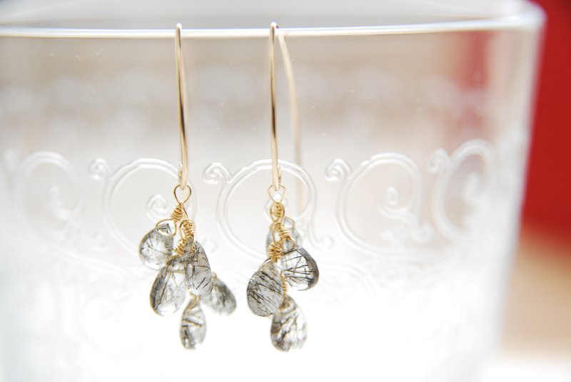 Marquis hook earrings with small tourmaline quartz 14kgf - 耳环/耳夹 - 宝石 黑色