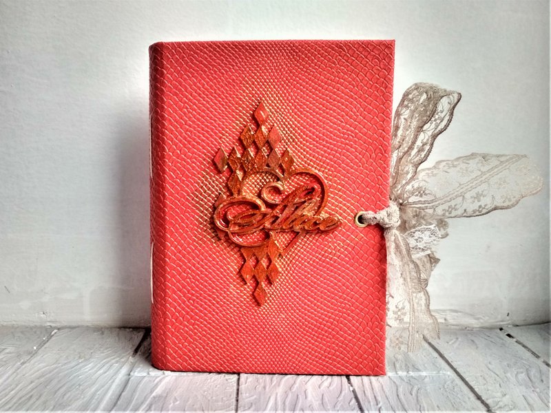 White rabbit junk book Alice in Wonderland junk journal handmade Alice notebook - 笔记本/手帐 - 纸 红色