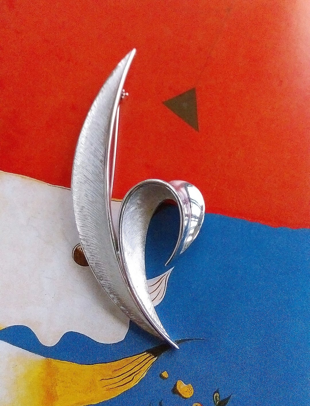 Vintage Jewelry 西洋古董饰品 TRIFARI 流线 银色卷叶刷纹 别针 - 徽章/别针 - 其他金属 金色