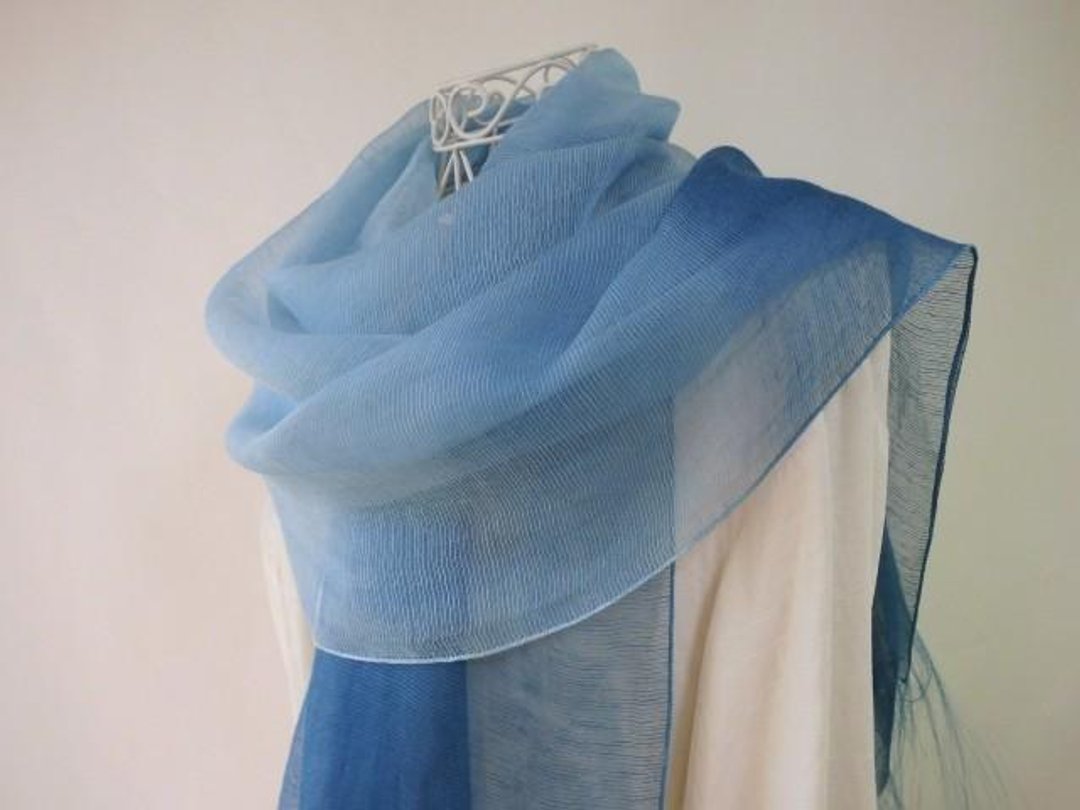 Daytime sea / indigo dye · domestic silk · large format long stall · gradation - 丝巾 - 丝．绢 蓝色