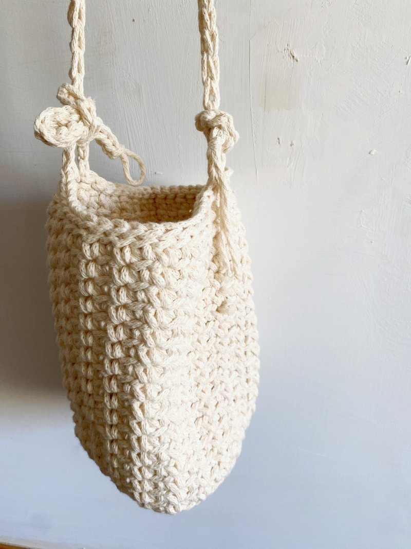 【好日手作】Handmade。手工韩国棉线编织米白色圆底侧背斜背包 - 侧背包/斜挎包 - 棉．麻 白色