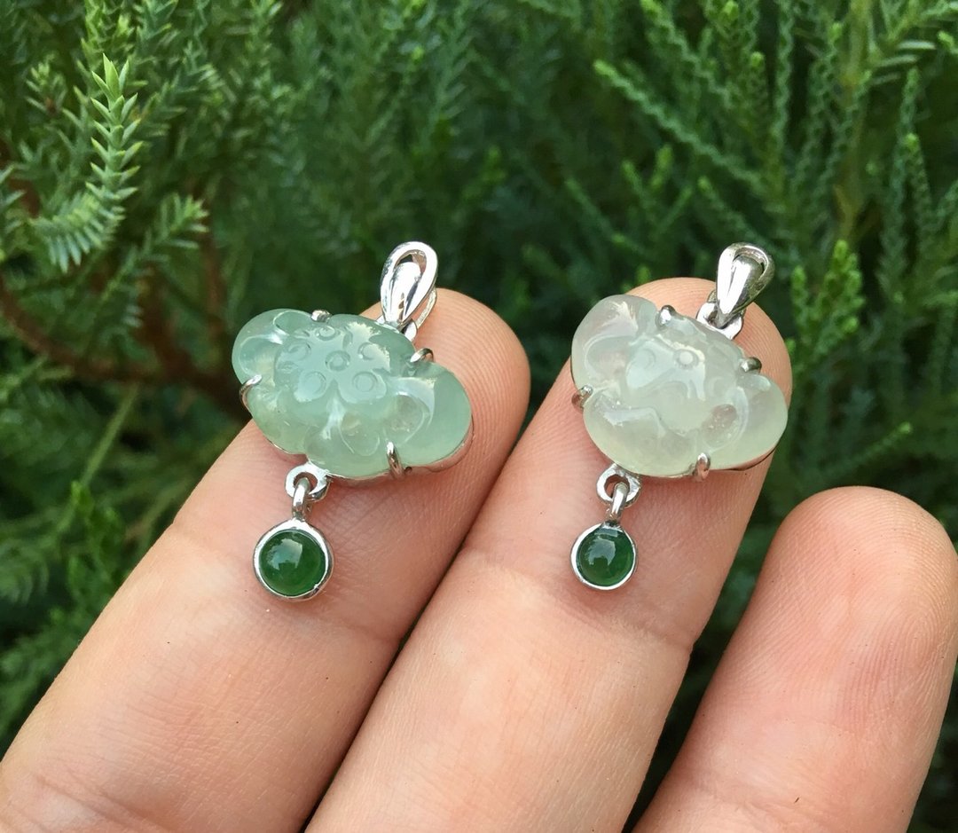 手工镶冰种翡翠莲花银坠 / 缅甸玉A货 / 纯银镀K金手工坠台 - 项链 - 宝石 白色