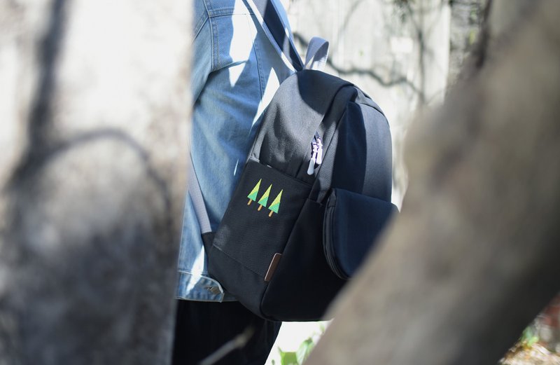 【纪念日礼物】三颗小瘦树－墨黑色帆布后背包 - 后背包/双肩包 - 其他材质 黑色
