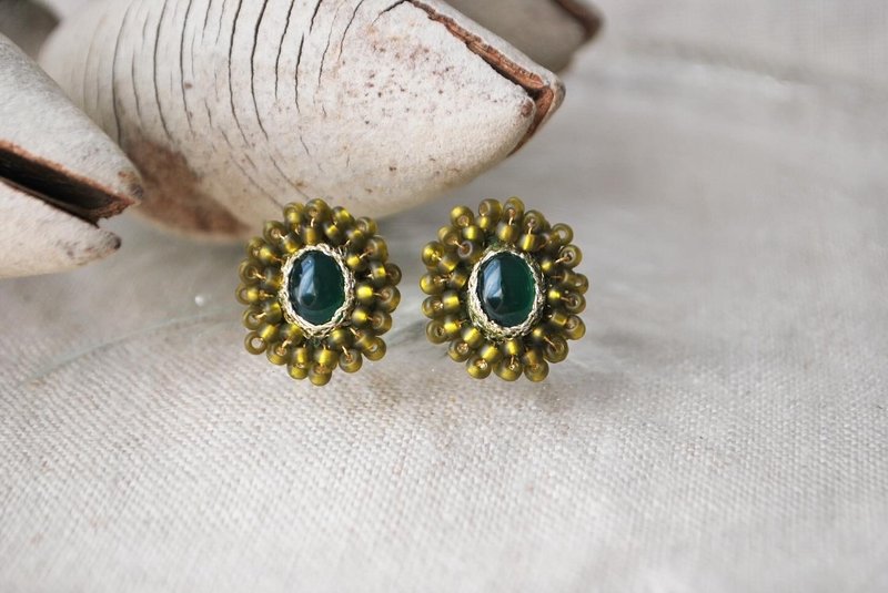 绿玛瑙与玻璃珠编织刺绣耳环 - 耳环/耳夹 - 石头 绿色