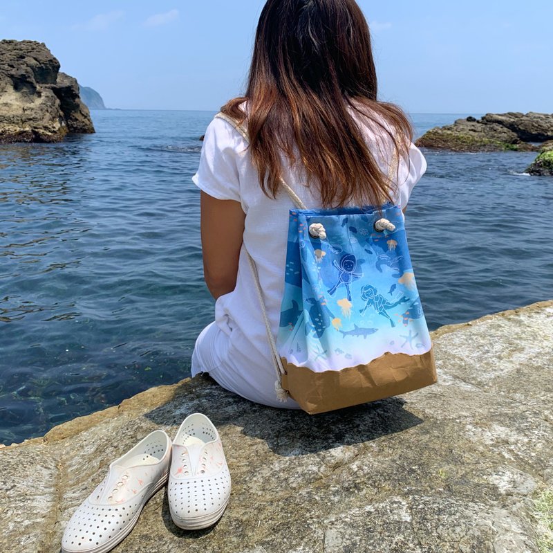 海洋世界后背包 / 水洗牛皮纸包 / - 后背包/双肩包 - 防水材质 蓝色