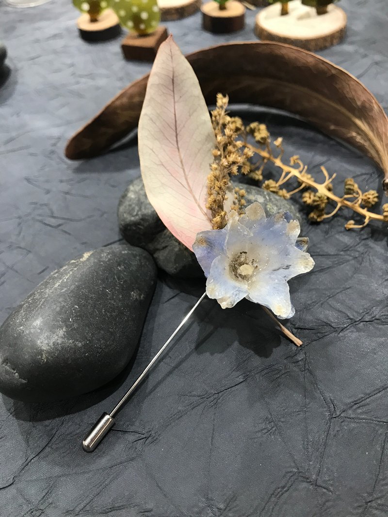 真花饰品。. * 飞燕草胸针。. * 以回收花人手制作 - 胸针 - 植物．花 蓝色