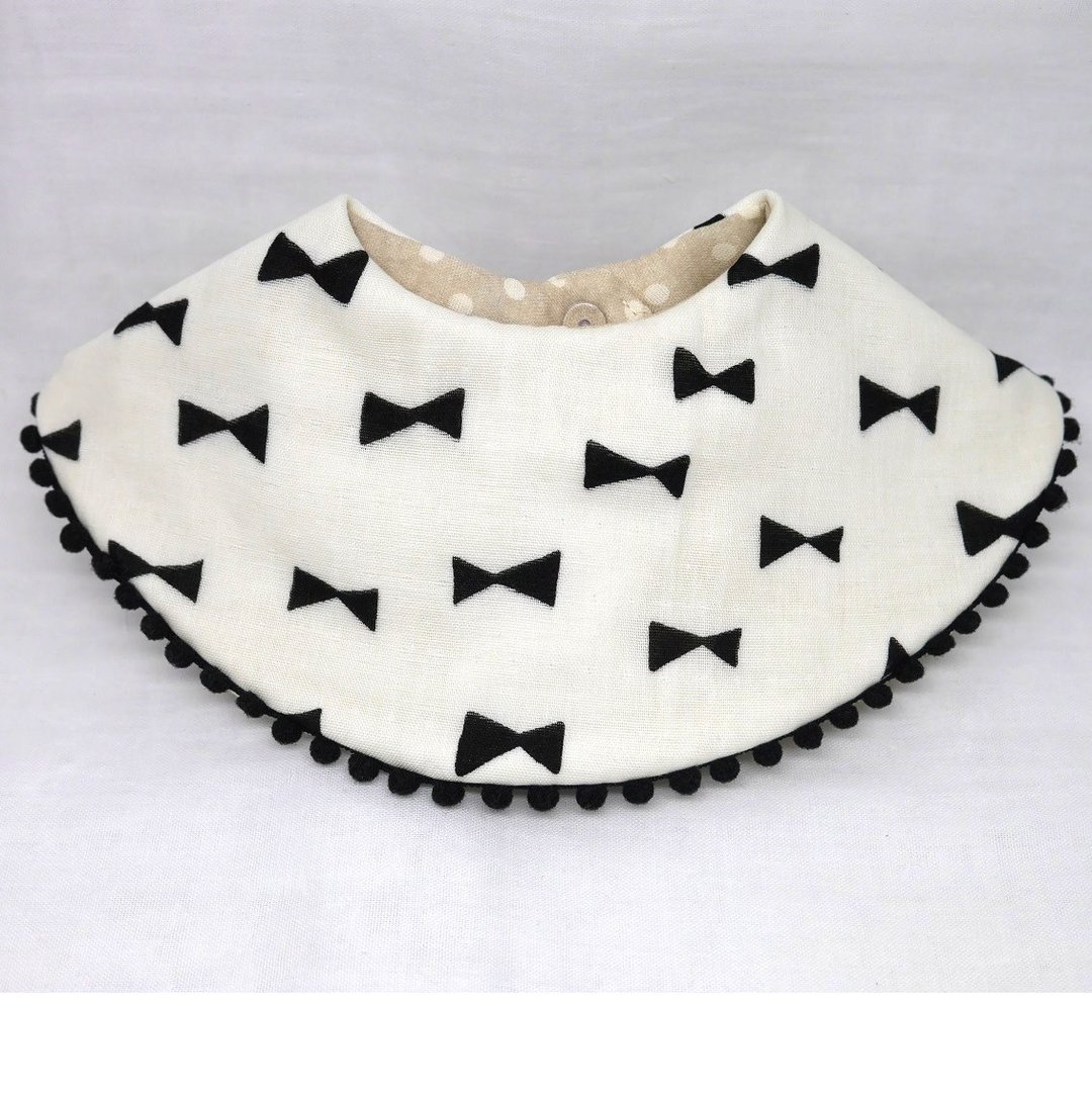 Japanese Handmade 8-layer-gauze 360 circle bib with bonbon - 围嘴/口水巾 - 棉 黑色