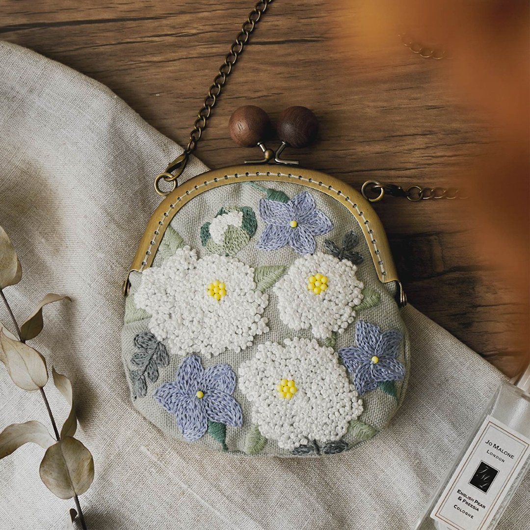【雪绒花】口金包十字绣材料套组 手作包包礼物 | Xiu Crafts - 编织/刺绣/羊毛毡/裁缝 - 棉 多色