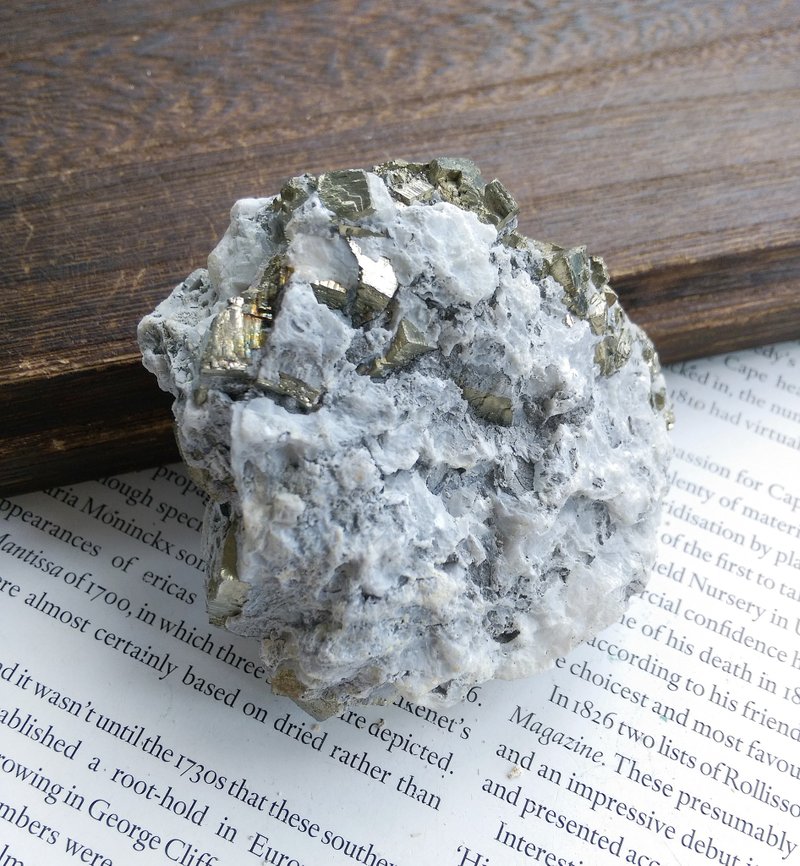 Quartz with Chalcopyrite 江西 水晶 黄铜矿共生 天然矿石 原矿 - 摆饰 - 其他材质 
