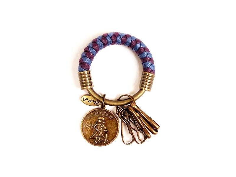 钥匙圈(小)5.3CM  蓝紫+深紫+小王子 手作 编织 腊绳 铁环 定制化 - 钥匙链/钥匙包 - 其他金属 多色