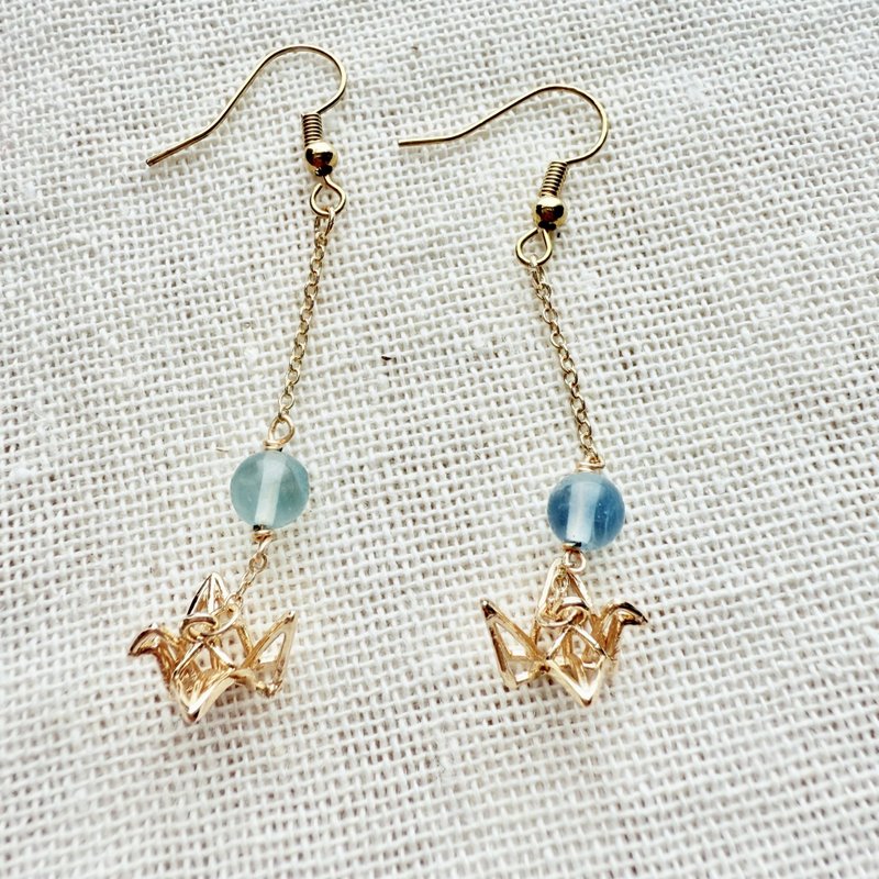 金色纸鹤蓝萤石耳坠原创设计 - 耳环/耳夹 - 水晶 蓝色