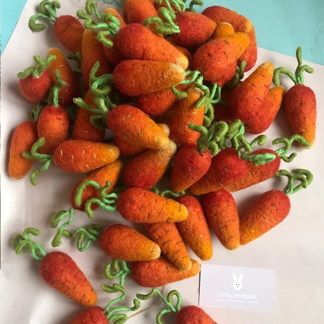 感觉胡萝卜。 毡制蔬菜。照片道具。 微型胡萝卜。 - 玩具/玩偶 - 羊毛 橘色