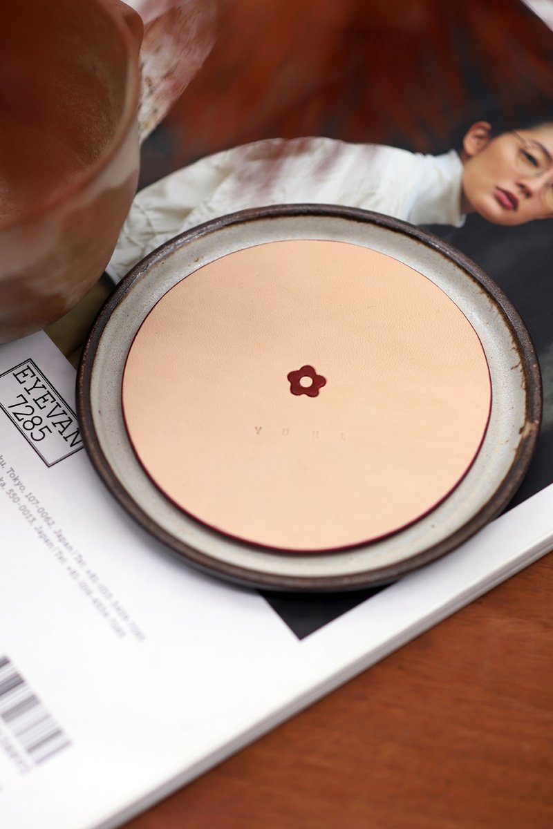 生活系列-原色小花杯垫 - 杯垫 - 真皮 卡其色