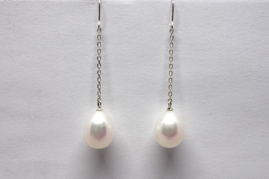 Budgie's egg pearls earrings SV925【Pio by Parakee】淡水珍珠耳環 - 耳环/耳夹 - 宝石 白色