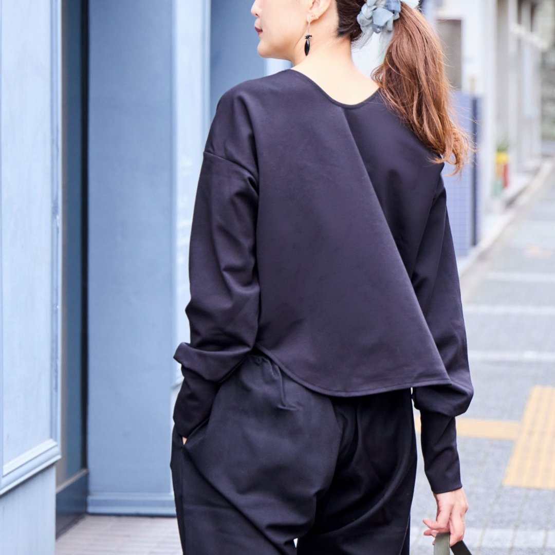 如衬衫般优雅俐落、每天都能依赖的高质感上衣 | 黑色 - 女装上衣 - 其他材质 