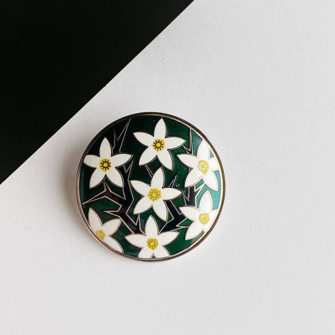 Triangle green Cloisonne brooch Red copper metal cloisonne - 胸针 - 其他材质 绿色