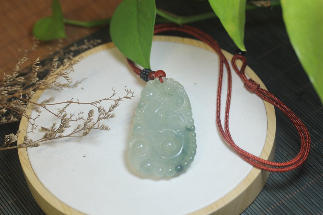 【龙牌】糯种湖水绿翡翠怀古龙牌 | 天然翡翠A货 | 送礼 项链挂件 - 项链 - 玉石 绿色