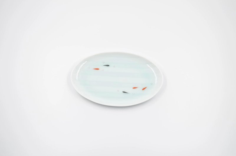 【伊万里烧】青白瓷小鱼十草椭圆盘 - 盘子/餐盘/盘架 - 陶 