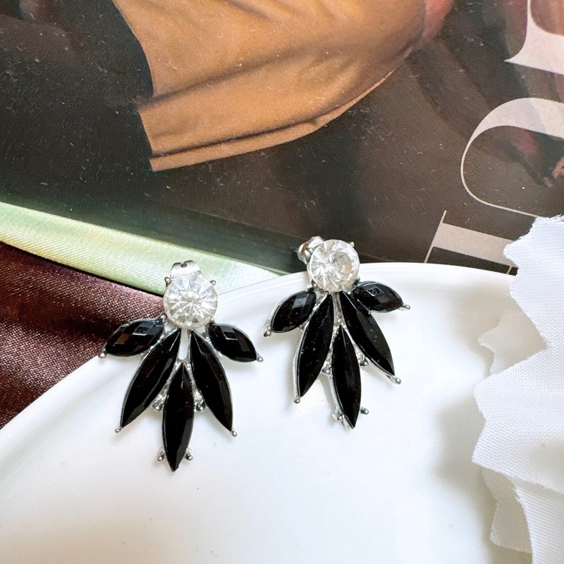 【西洋古董饰品】雅致绽放黑色叶脉水滴钻  宴会耳环 耳针 - 耳环/耳夹 - 贵金属 黑色