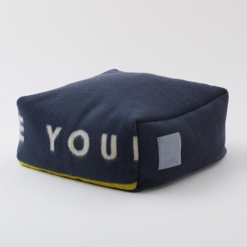 Beaded Floor Cushion Jacquard Weave Close Your Eyes Wool Blanket Blanket Simple Navy Modern Men's Interior - 枕头/抱枕 - 羊毛 蓝色