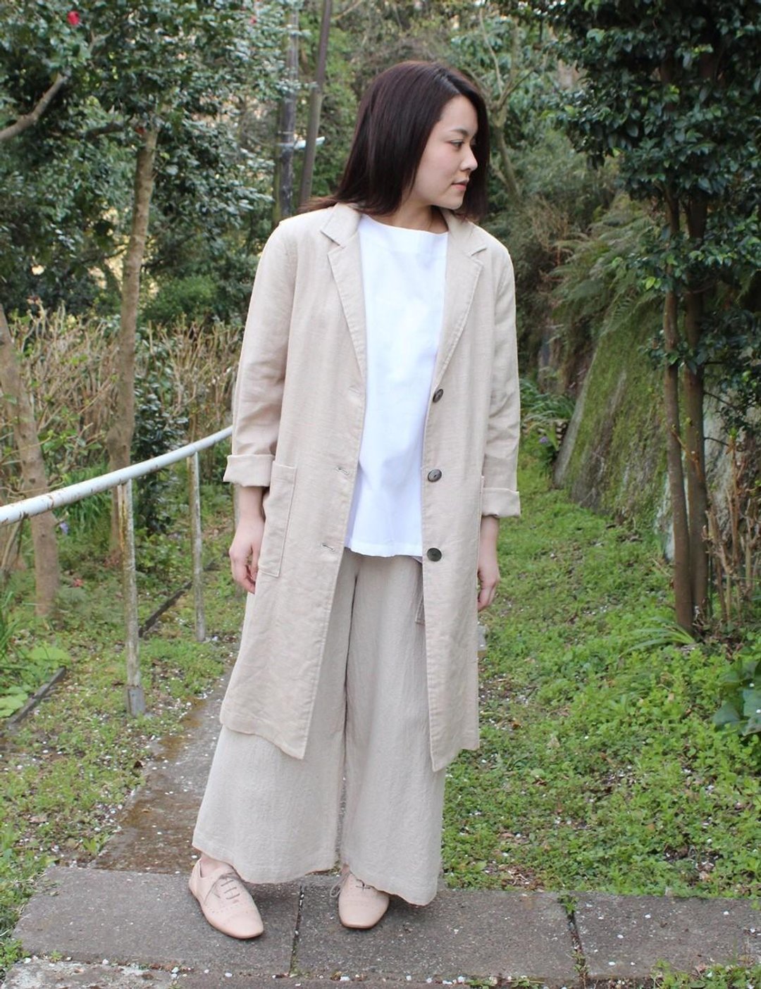 Tailored color coat on Linen canvas - 女装休闲/机能外套 - 棉 卡其色