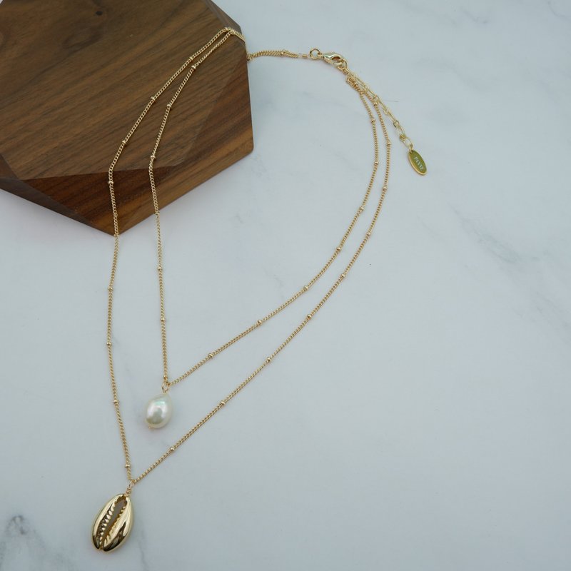 PANNE 镀金贝壳吊坠淡水珍珠项链 – 双层渐层设计 - 项链 - 其他金属 白色