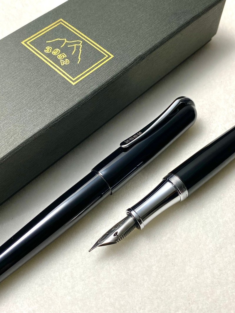 3952老山羊-BON1 曜石黑 亮面钢琴烤漆 弹钢刀尖(阙月刀)钢笔 - 钢笔 - 其他材质 