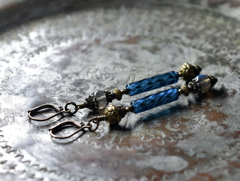 靛蓝法国古董与拉长石、莲花黄铜耳环 - 耳环/耳夹 - 玻璃 蓝色