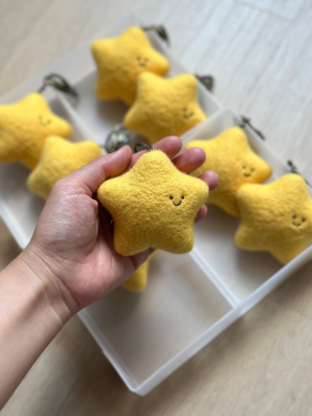 现货 羊毛毡微笑胖星星挂饰/钥匙圈 - 钥匙链/钥匙包 - 羊毛 黄色