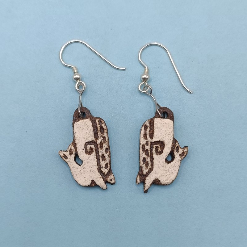 白鲸耳环/陶饰品/原创 - 耳环/耳夹 - 陶 